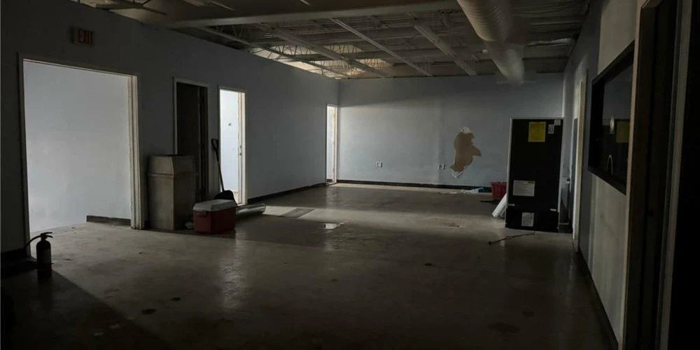 2901 Pine Ave - Investor special! Mixed-Use 5 Residential Units and Commercial Unit