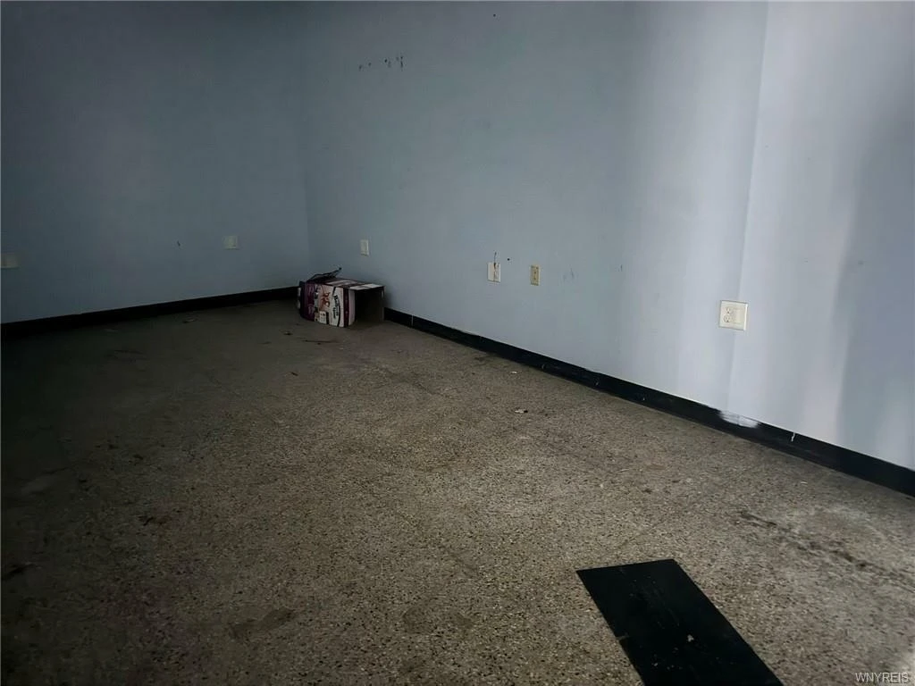 2901 Pine Ave - Investor special! Mixed-Use 5 Residential Units and Commercial Unit