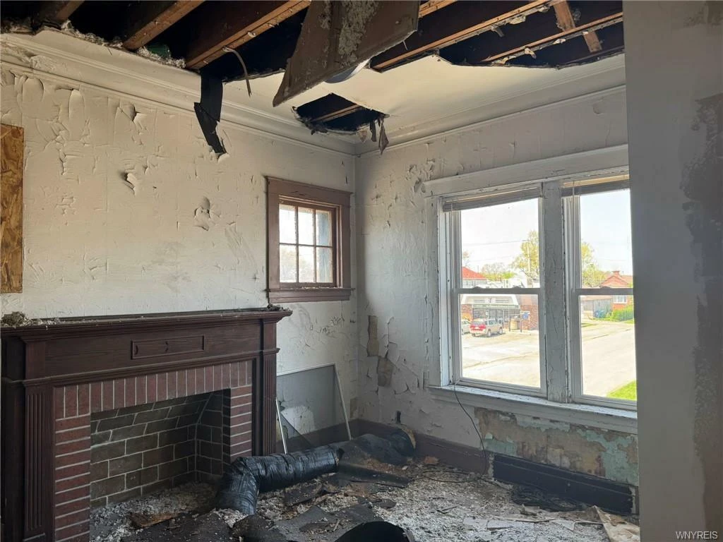 2901 Pine Ave - Investor special! Mixed-Use 5 Residential Units and Commercial Unit