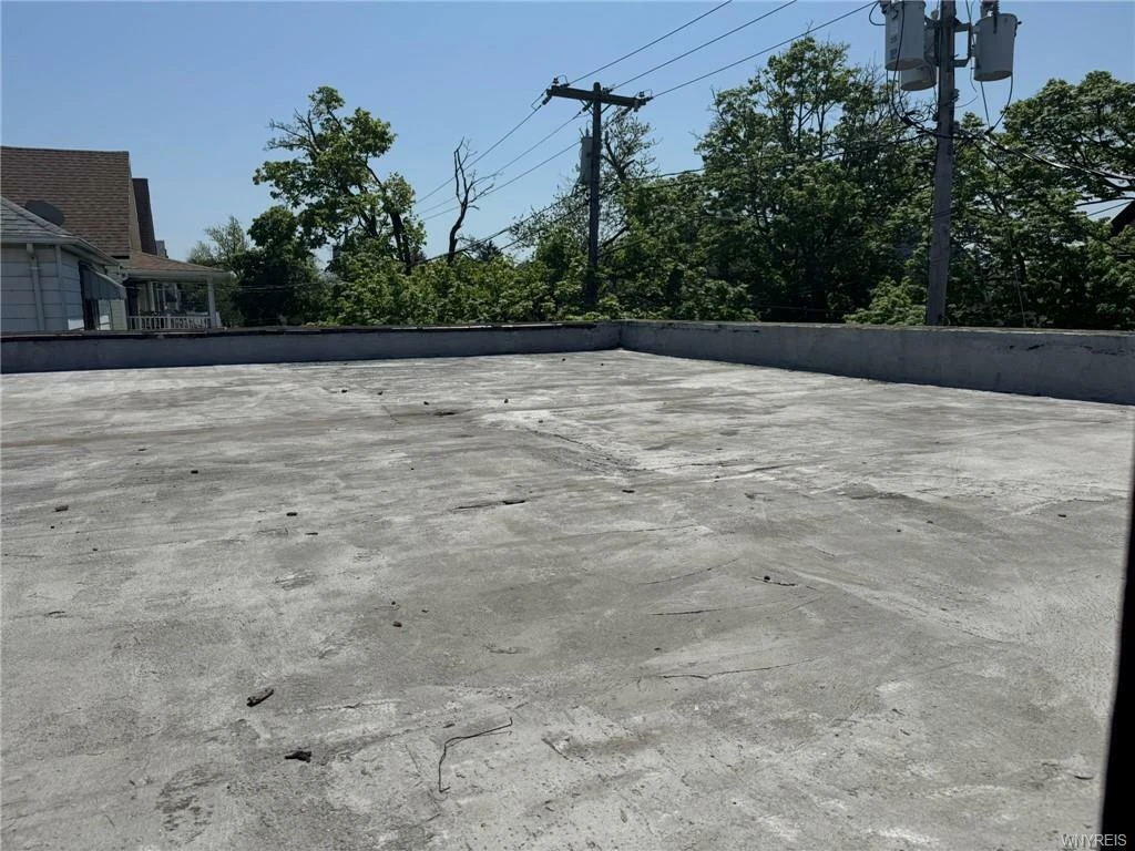 2901 Pine Ave - Investor special! Mixed-Use 5 Residential Units and Commercial Unit