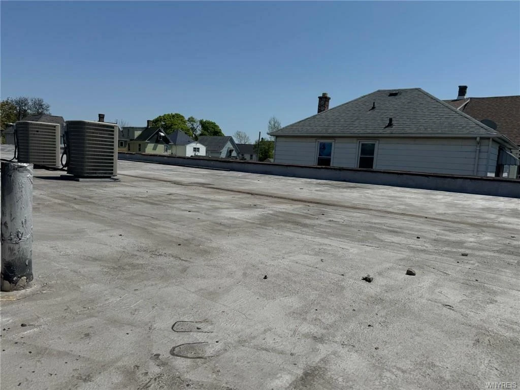 2901 Pine Ave - Investor special! Mixed-Use 5 Residential Units and Commercial Unit