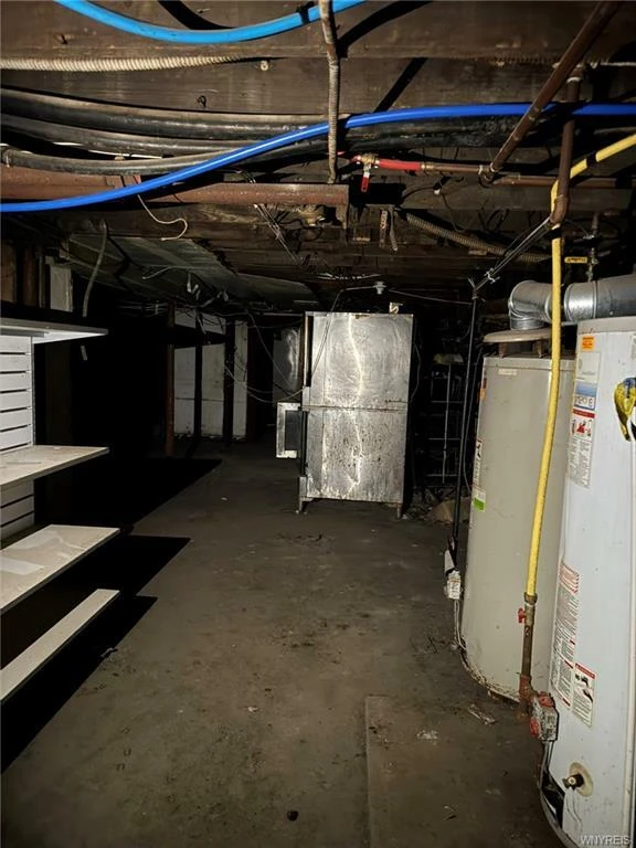 2901 Pine Ave - Investor special! Mixed-Use 5 Residential Units and Commercial Unit