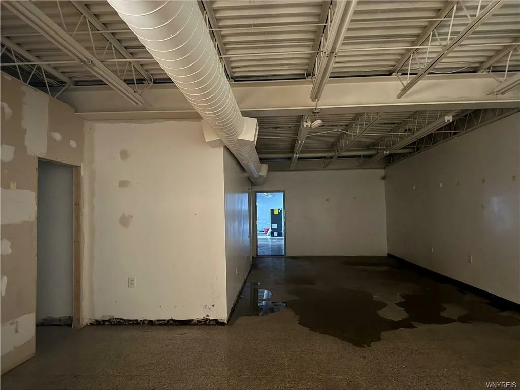 2901 Pine Ave - Investor special! Mixed-Use 5 Residential Units and Commercial Unit