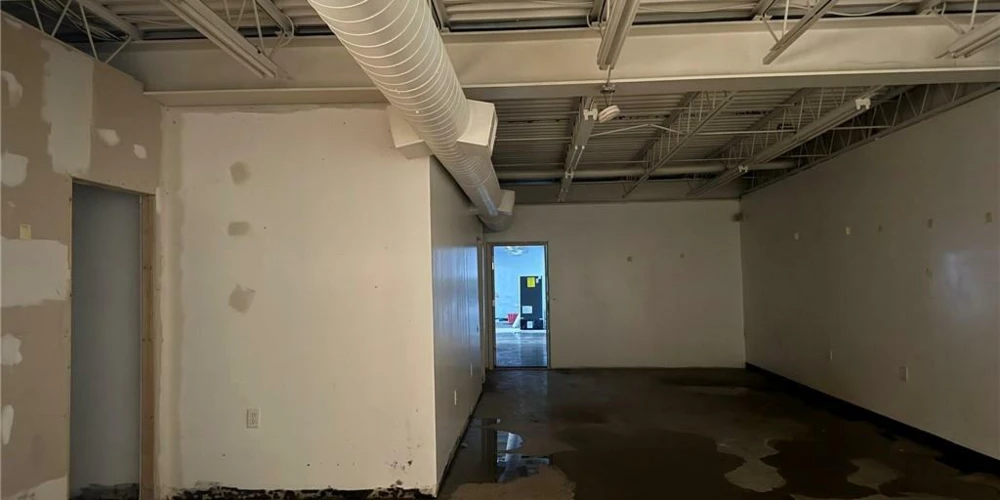 2901 Pine Ave - Investor special! Mixed-Use 5 Residential Units and Commercial Unit