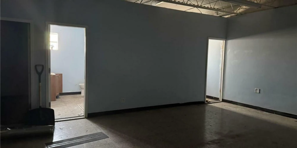 2901 Pine Ave - Investor special! Mixed-Use 5 Residential Units and Commercial Unit
