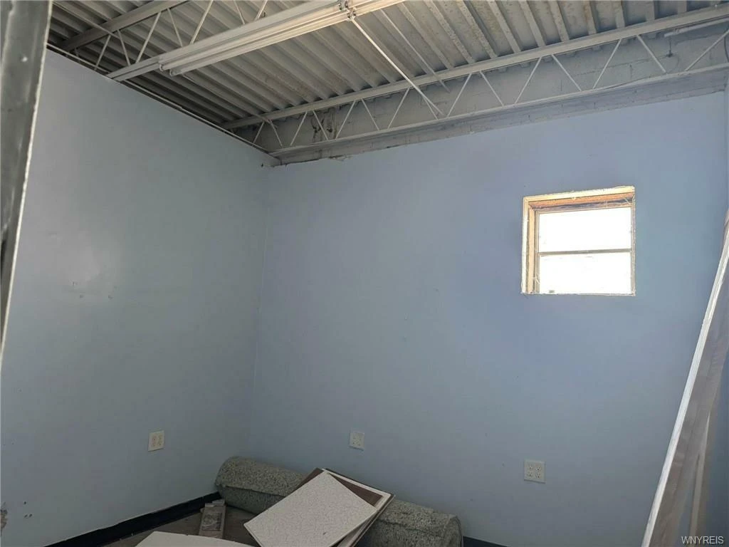 2901 Pine Ave - Investor special! Mixed-Use 5 Residential Units and Commercial Unit