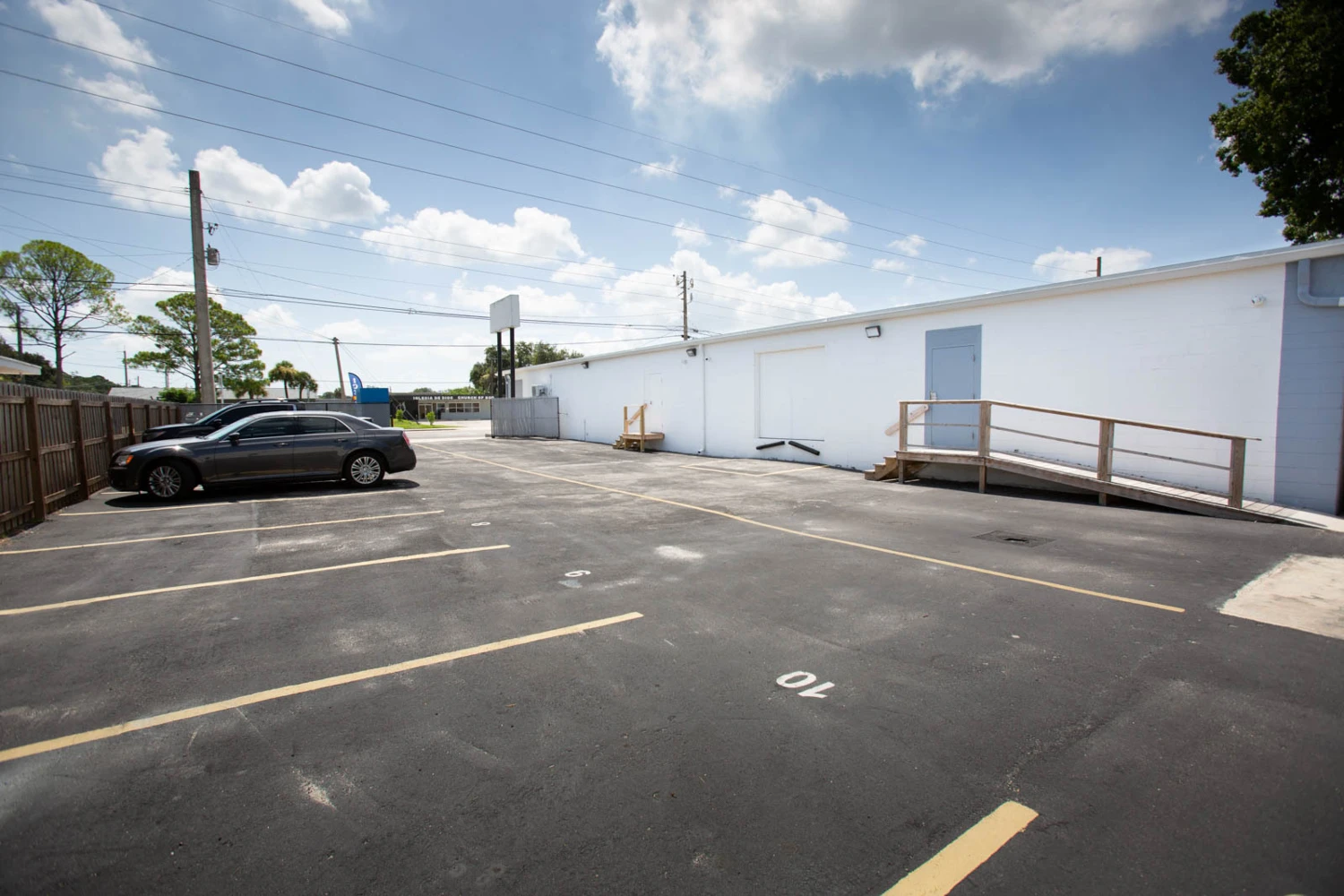 411 Clearlake Rd