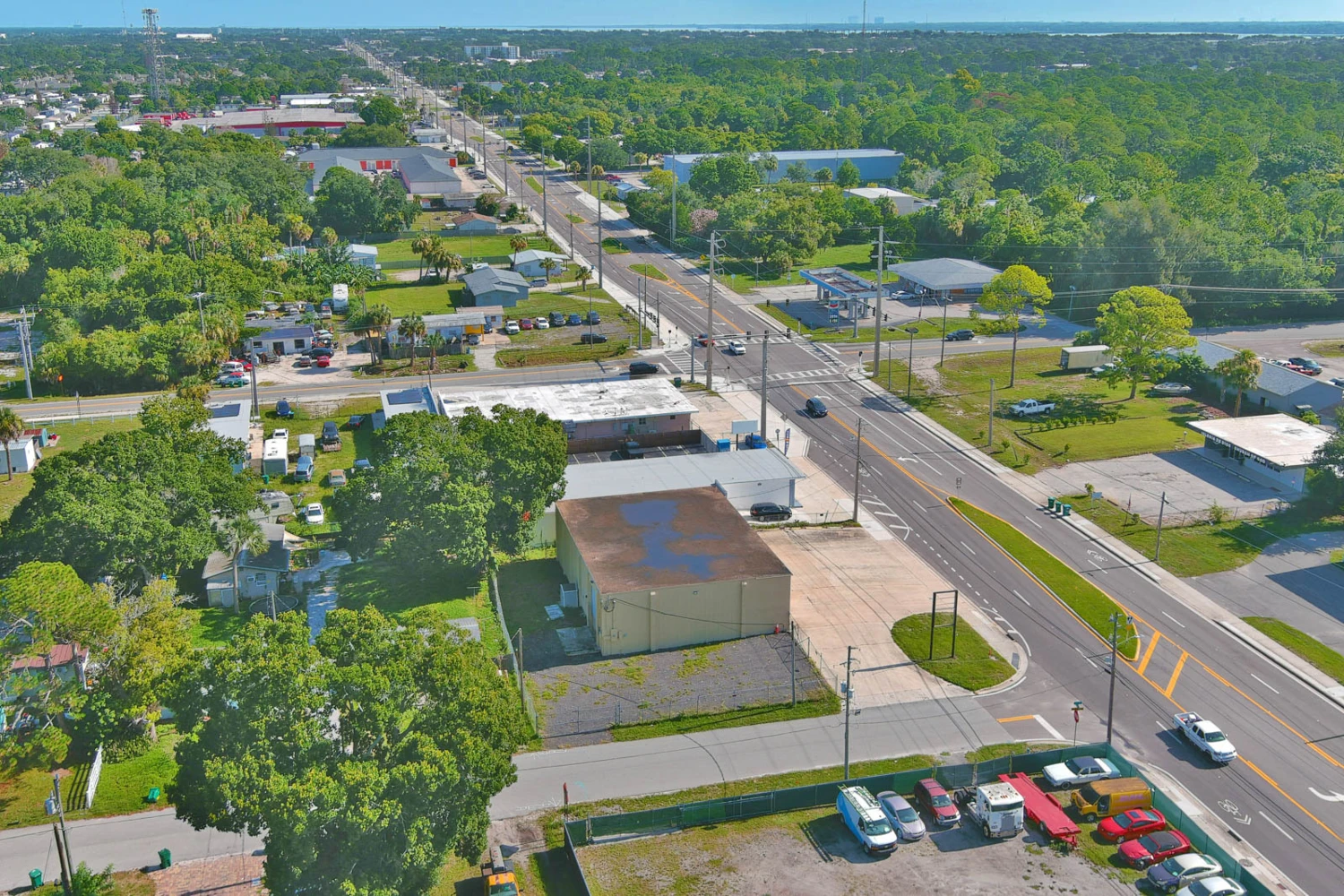 411 Clearlake Rd