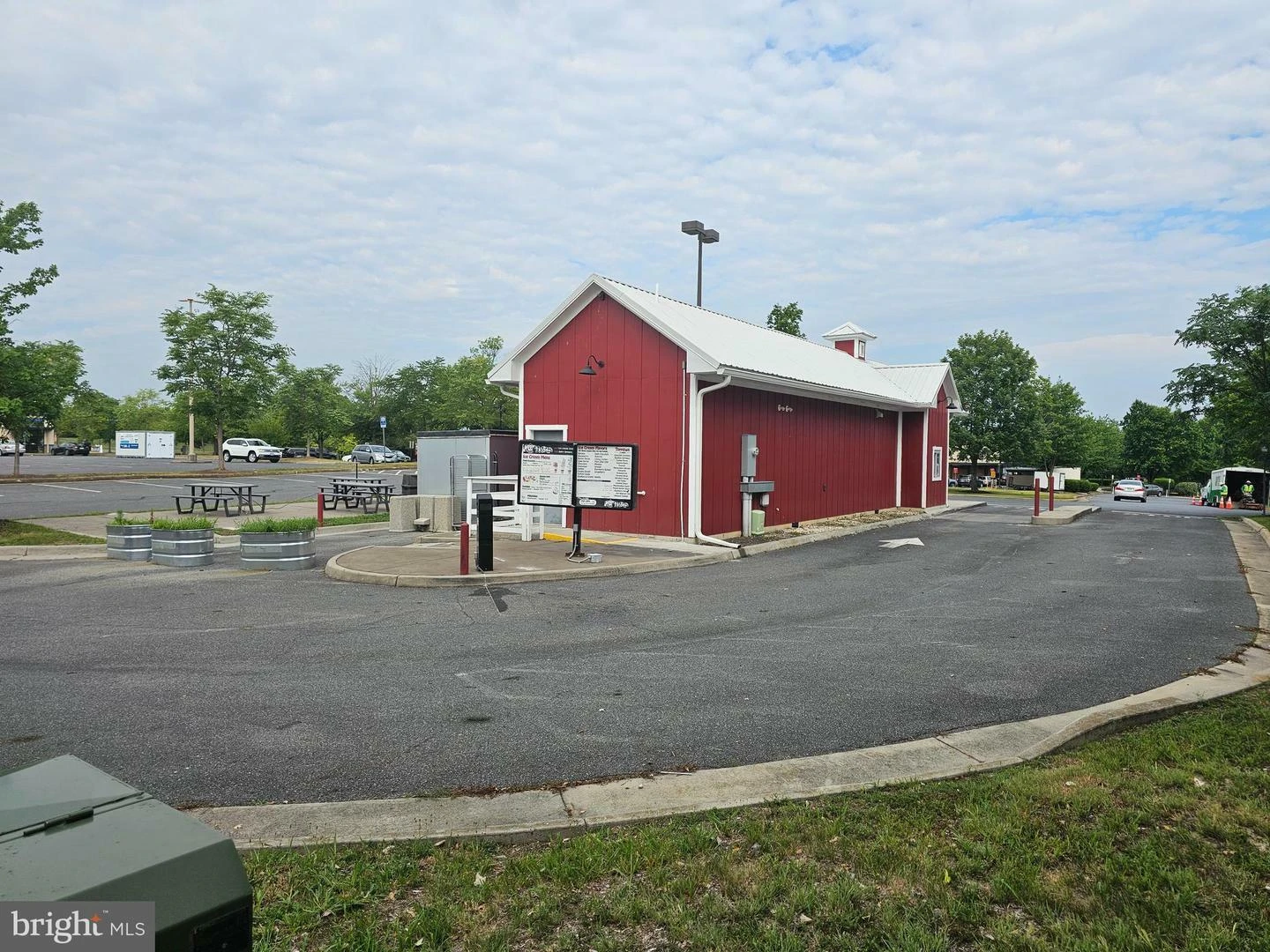 Prime Commercial Outparcel Amid National Retailers and Restaurants