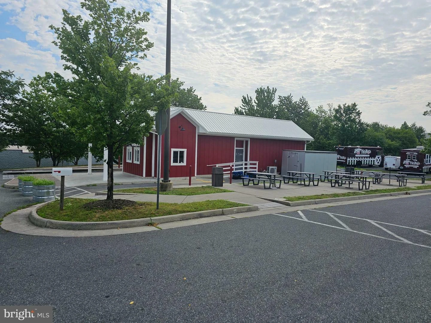 Prime Commercial Outparcel Amid National Retailers and Restaurants