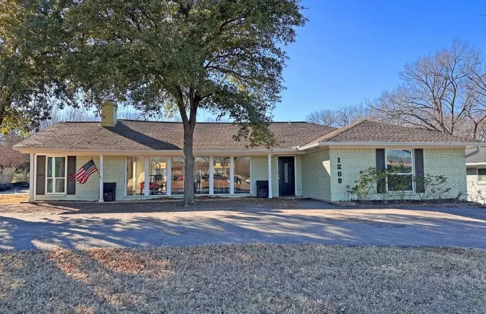 1209 N Goliad St - Renovated Office Building
