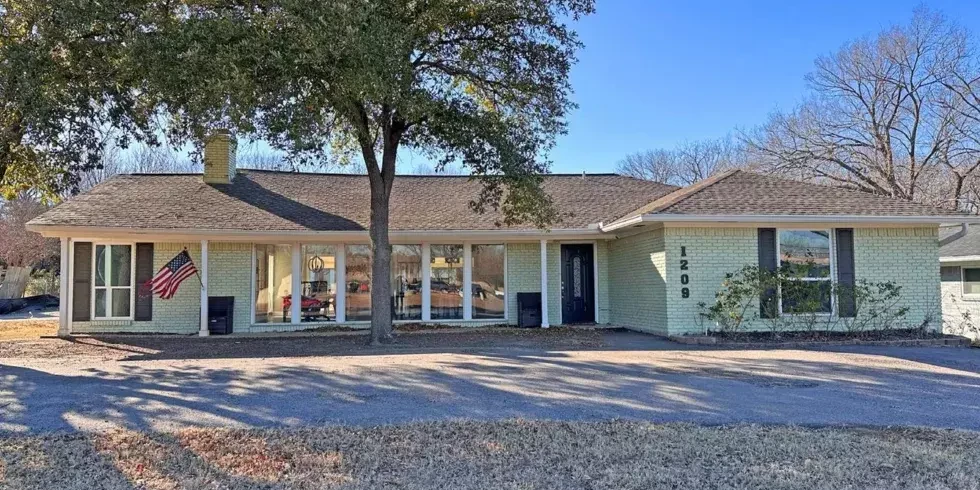 1209 N Goliad St - Renovated Office Building