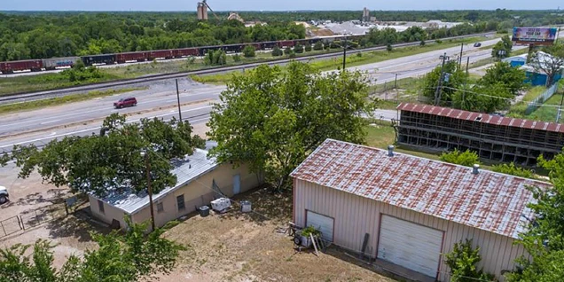 4986 W US Highway 80 - Office/Warehouse Space In Terrell
