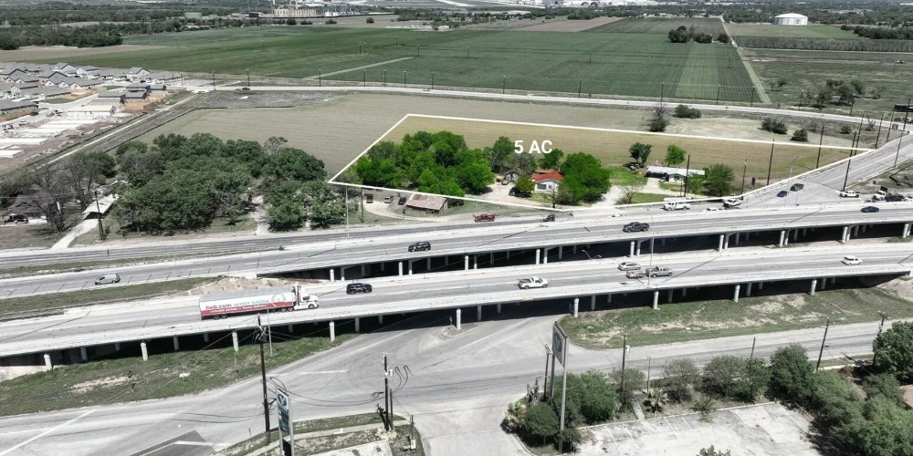 Hard Corner | I-35 Frontage Road at Somerset Road