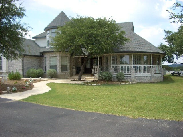 Victorian Oaks Apartments — 8-Unit Fully Furnished Multifamily | All Utilities Included | Bulverde, TX