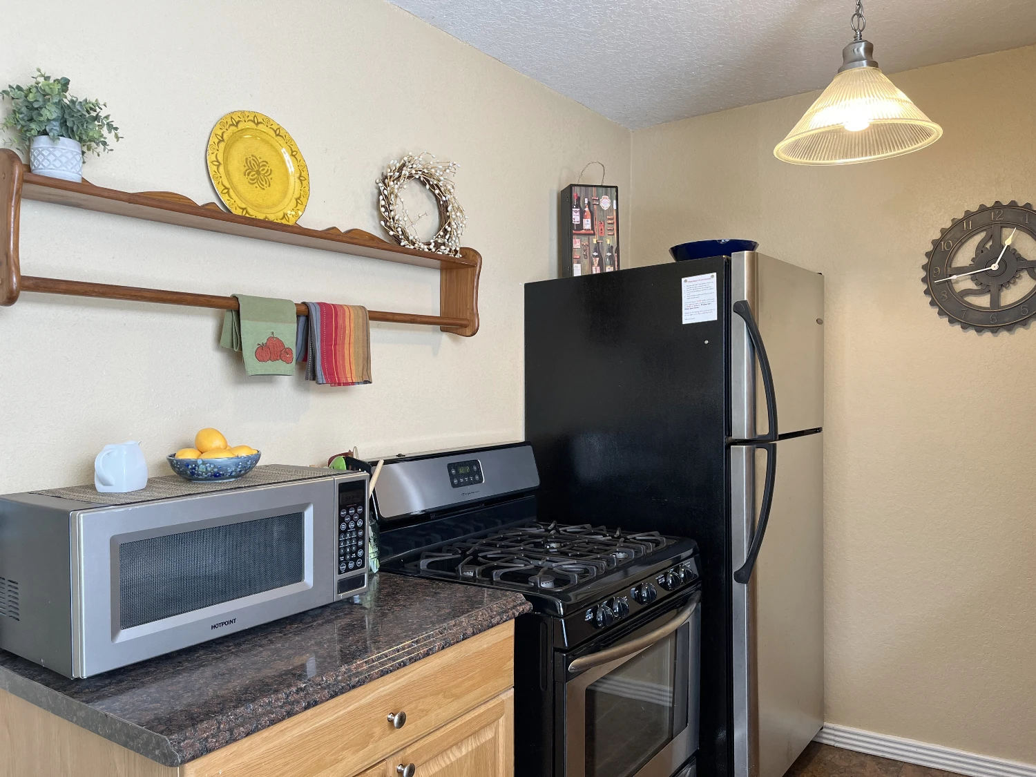 Victorian Oaks Apartments — 8-Unit Fully Furnished Multifamily | All Utilities Included | Bulverde, TX