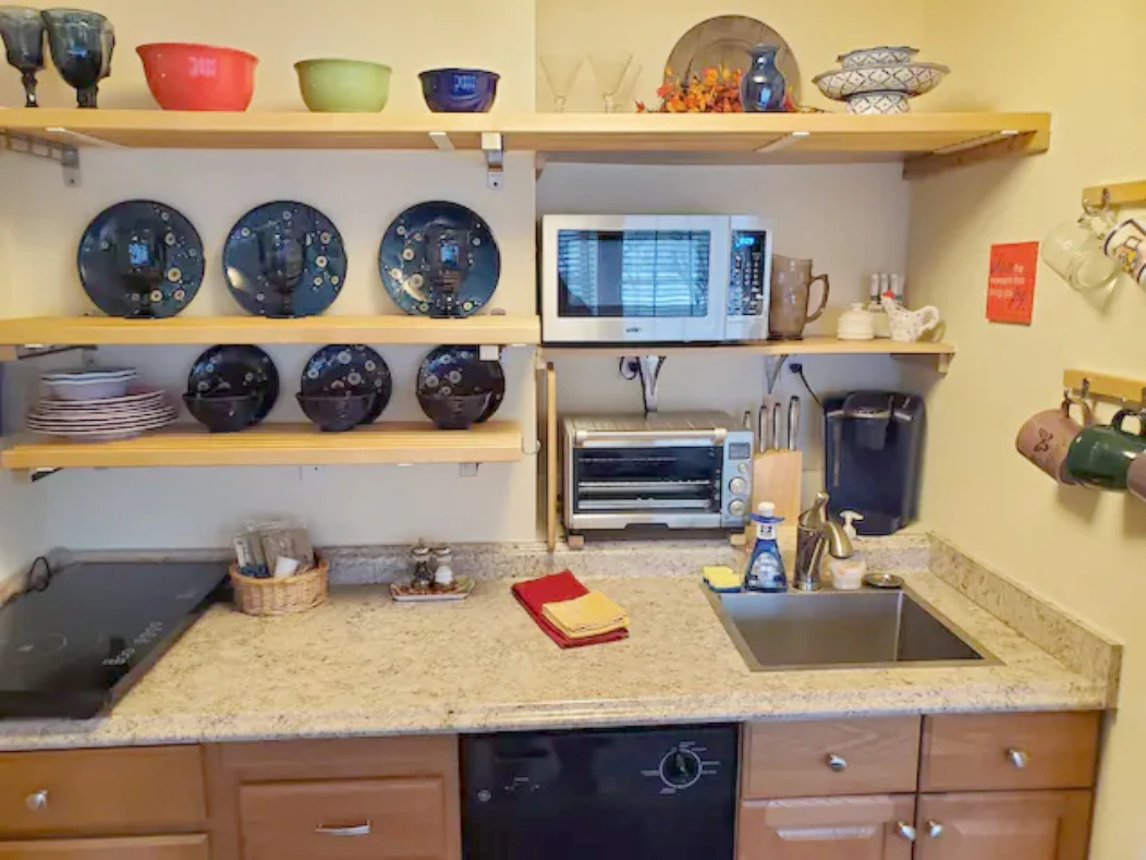 Victorian Oaks Apartments — 8-Unit Fully Furnished Multifamily | All Utilities Included | Bulverde, TX