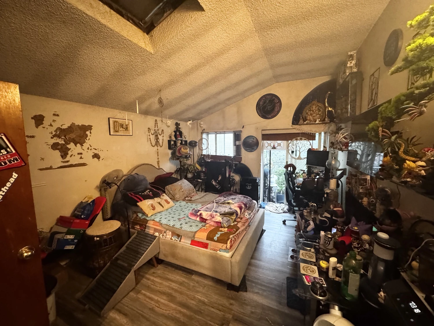5 Family with 2 Car Garage