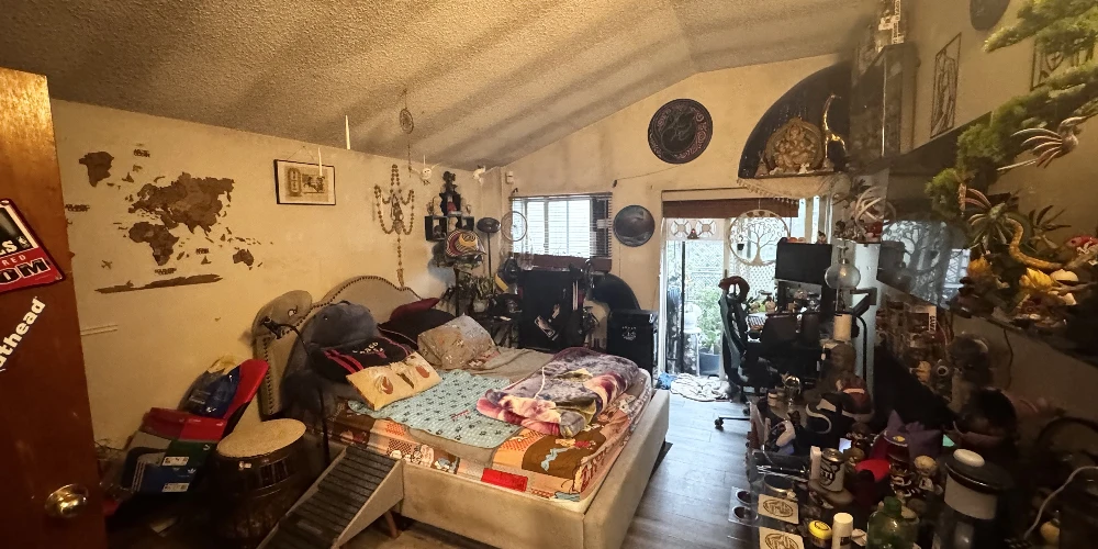 5 Family with 2 Car Garage 