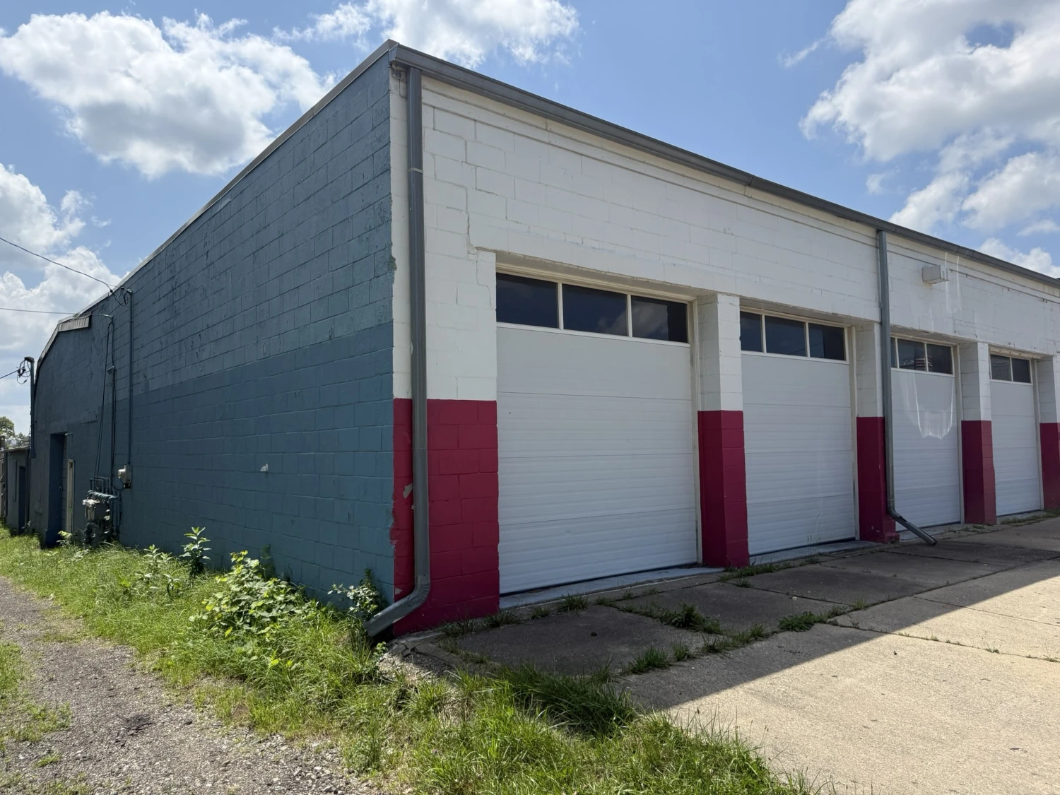 Pontiac - Freestanding Light Industrial/Automotive Warehouse