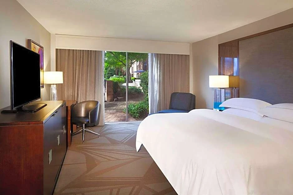 Institutional Sale | Hilton/Hampton Inn Dual Brand Parsippany