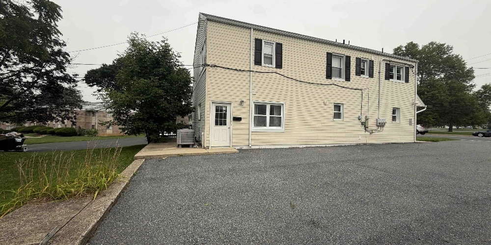 1737 Schoenersville Rd