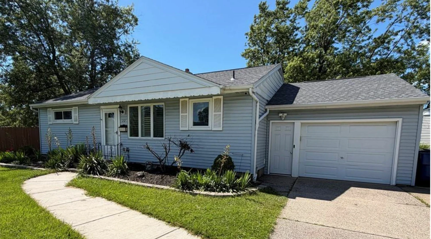 22 Castle Ct - 3 Bedroom/1 Bath Ranch style Home