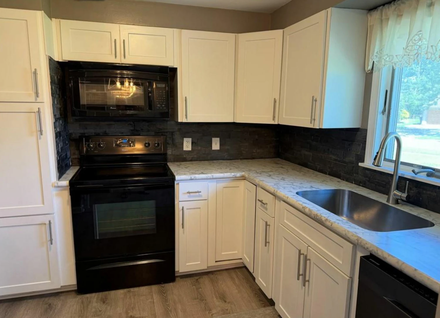 22 Castle Ct - 3 Bedroom/1 Bath Ranch style Home