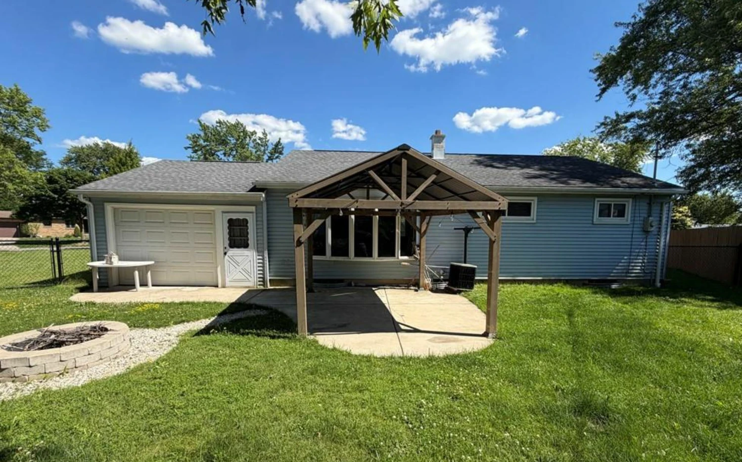 22 Castle Ct - 3 Bedroom/1 Bath Ranch style Home
