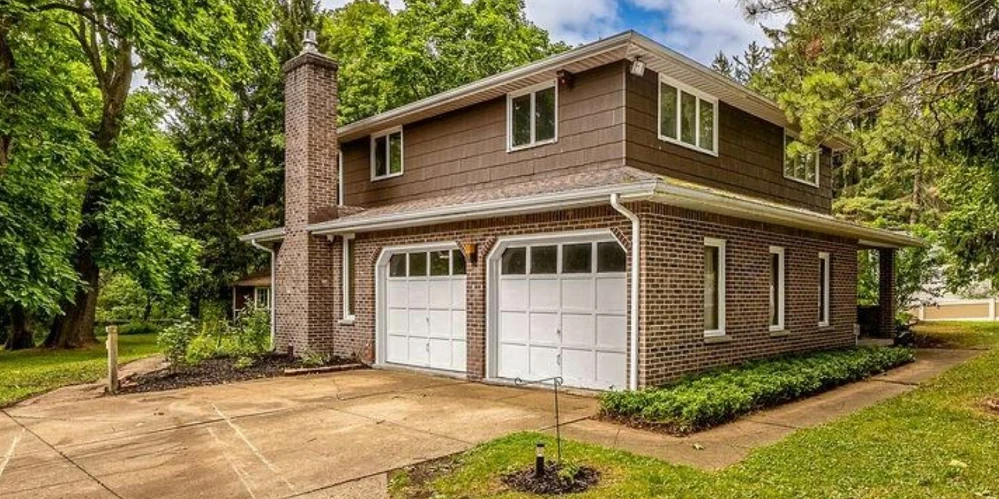 1940 Dodge Rd - 3 Bedroom/2.5 Bathrooms Split Level 1,837 SF Home