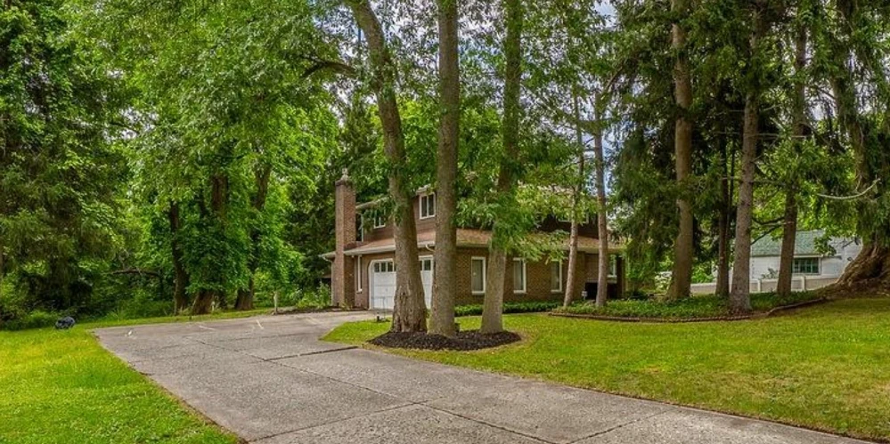 1940 Dodge Rd - 3 Bedroom/2.5 Bathrooms Split Level 1,837 SF Home