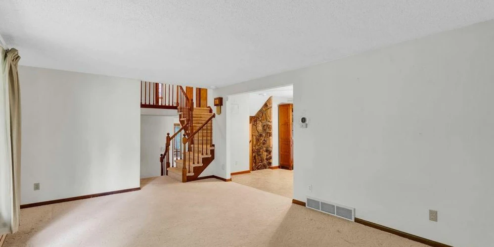 1940 Dodge Rd - 3 Bedroom/2.5 Bathrooms Split Level 1,837 SF Home