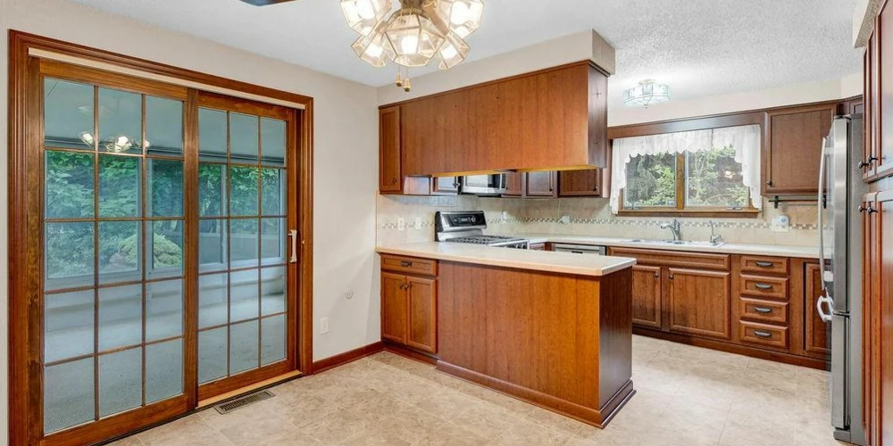 1940 Dodge Rd - 3 Bedroom/2.5 Bathrooms Split Level 1,837 SF Home