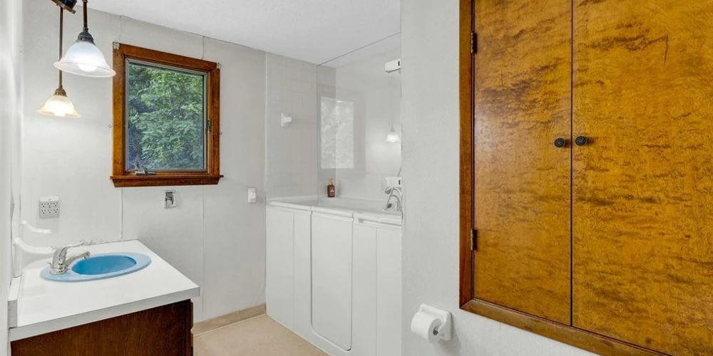 1940 Dodge Rd - 3 Bedroom/2.5 Bathrooms Split Level 1,837 SF Home