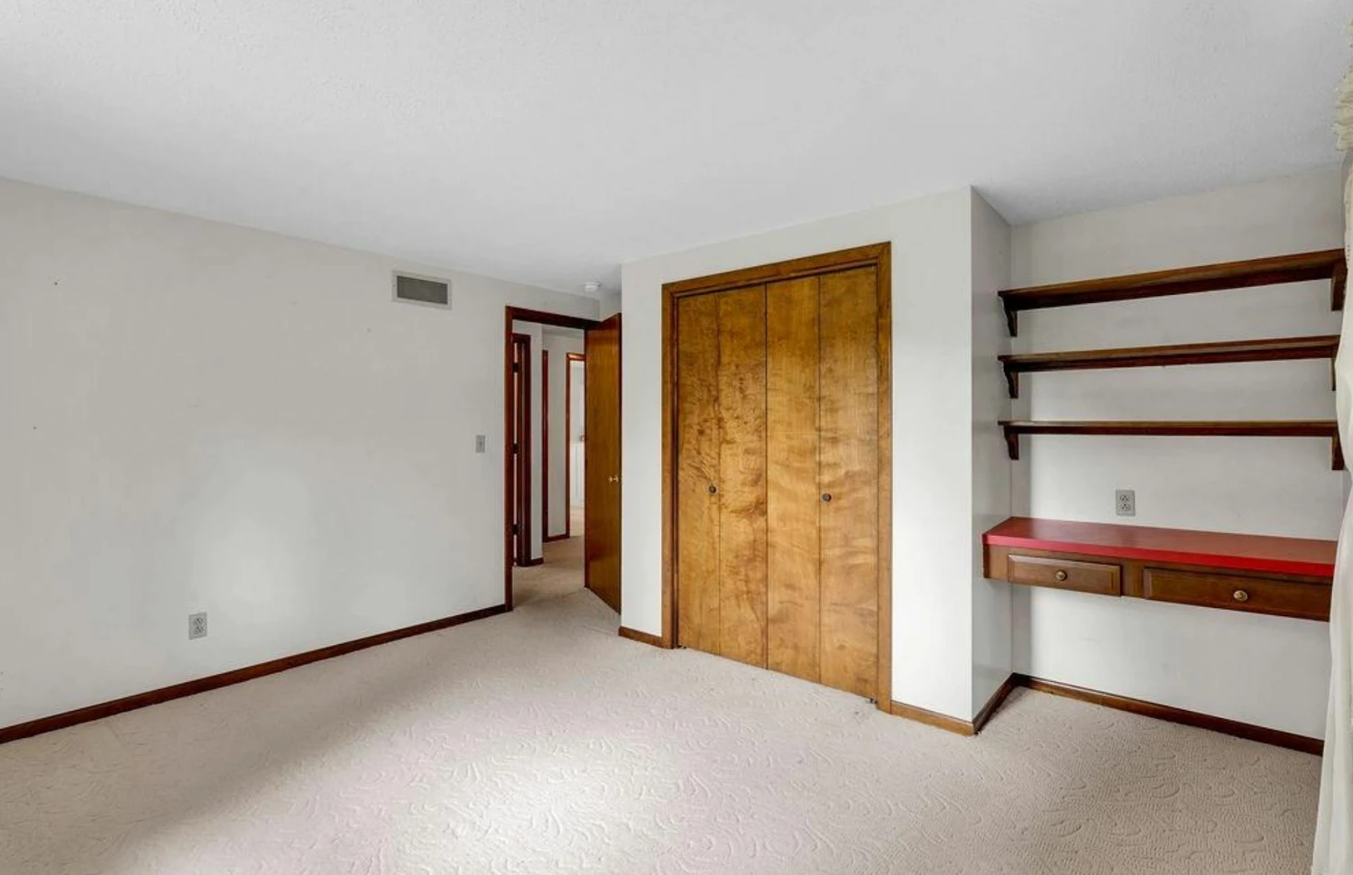 1940 Dodge Rd - 3 Bedroom/2.5 Bathrooms Split Level 1,837 SF Home