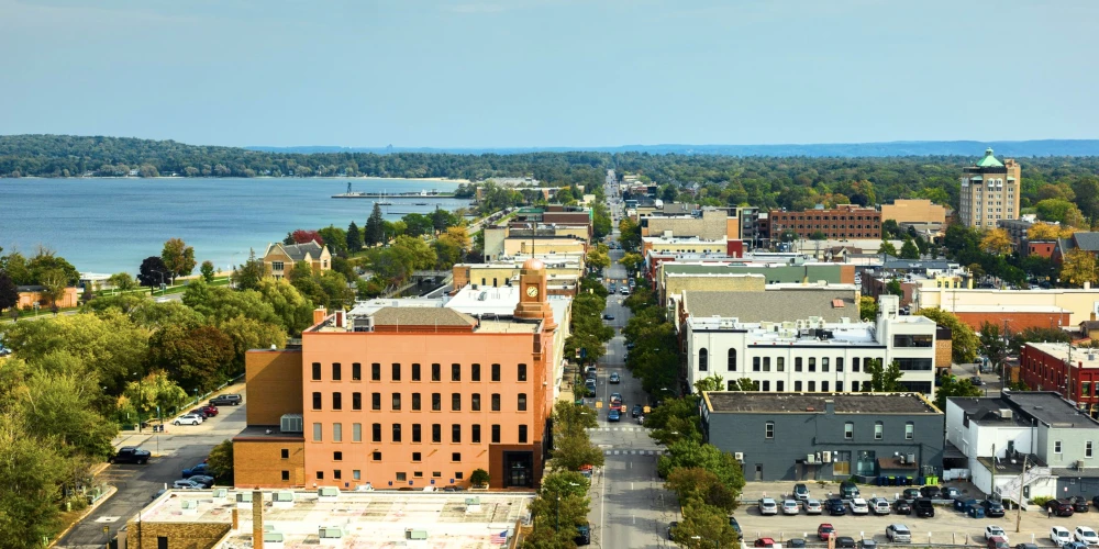 PRIME MULTIUSER OFFICE BUILDING & DOWNTOWN DEVELOPMENT SITE