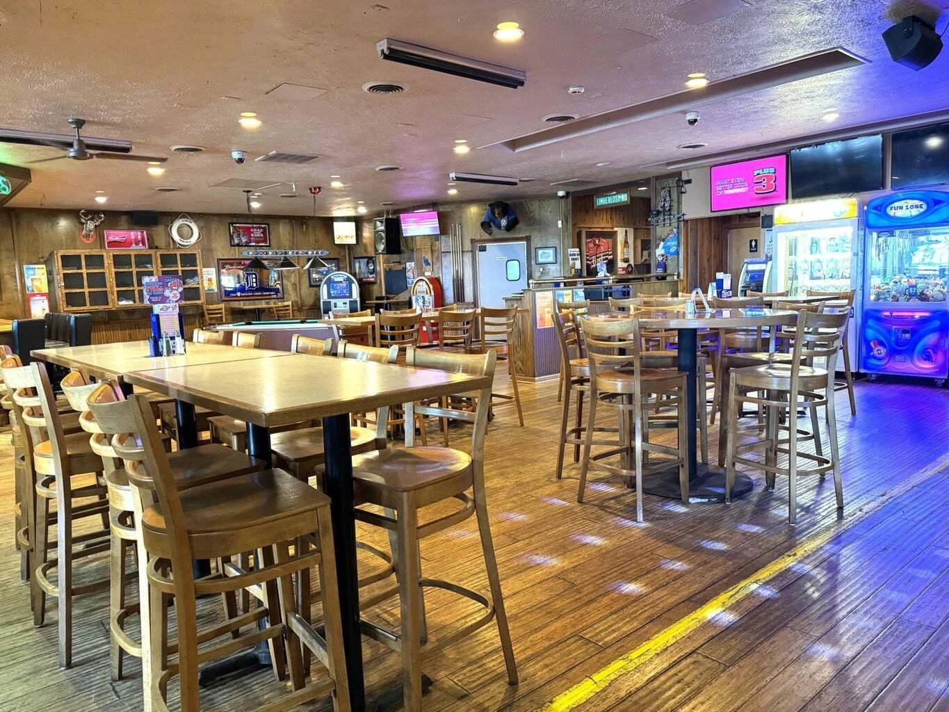 Iconic Limberlost Lounge & Restaurant on Houghton Lake
