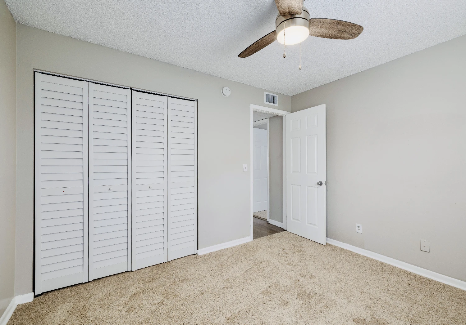 THE WILDWOOD APARTMENTS IN DOWNTOWN CLEARWATER (18-UNITS) FOR SALE!