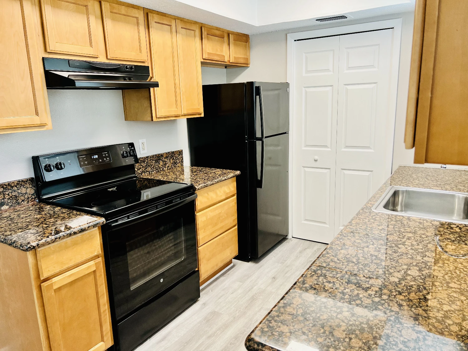  THE WILDWOOD APARTMENTS IN DOWNTOWN CLEARWATER (18-UNITS) FOR SALE!