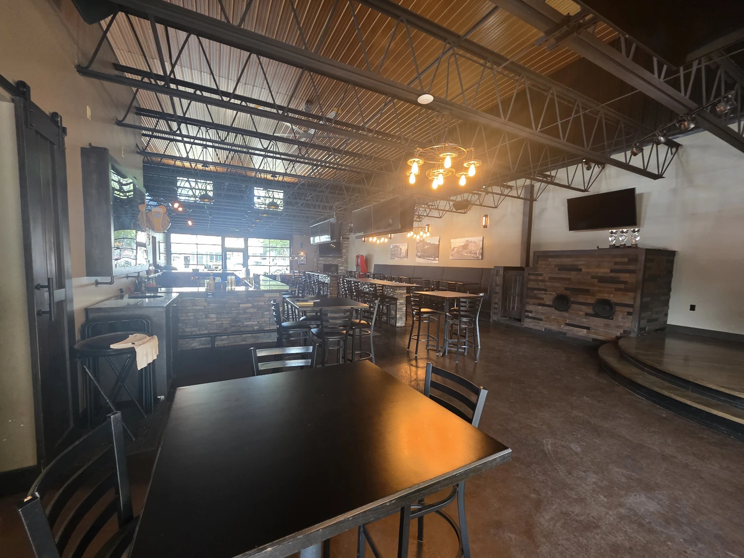 64 W Main St | Leased Restaurant & Bar Investment