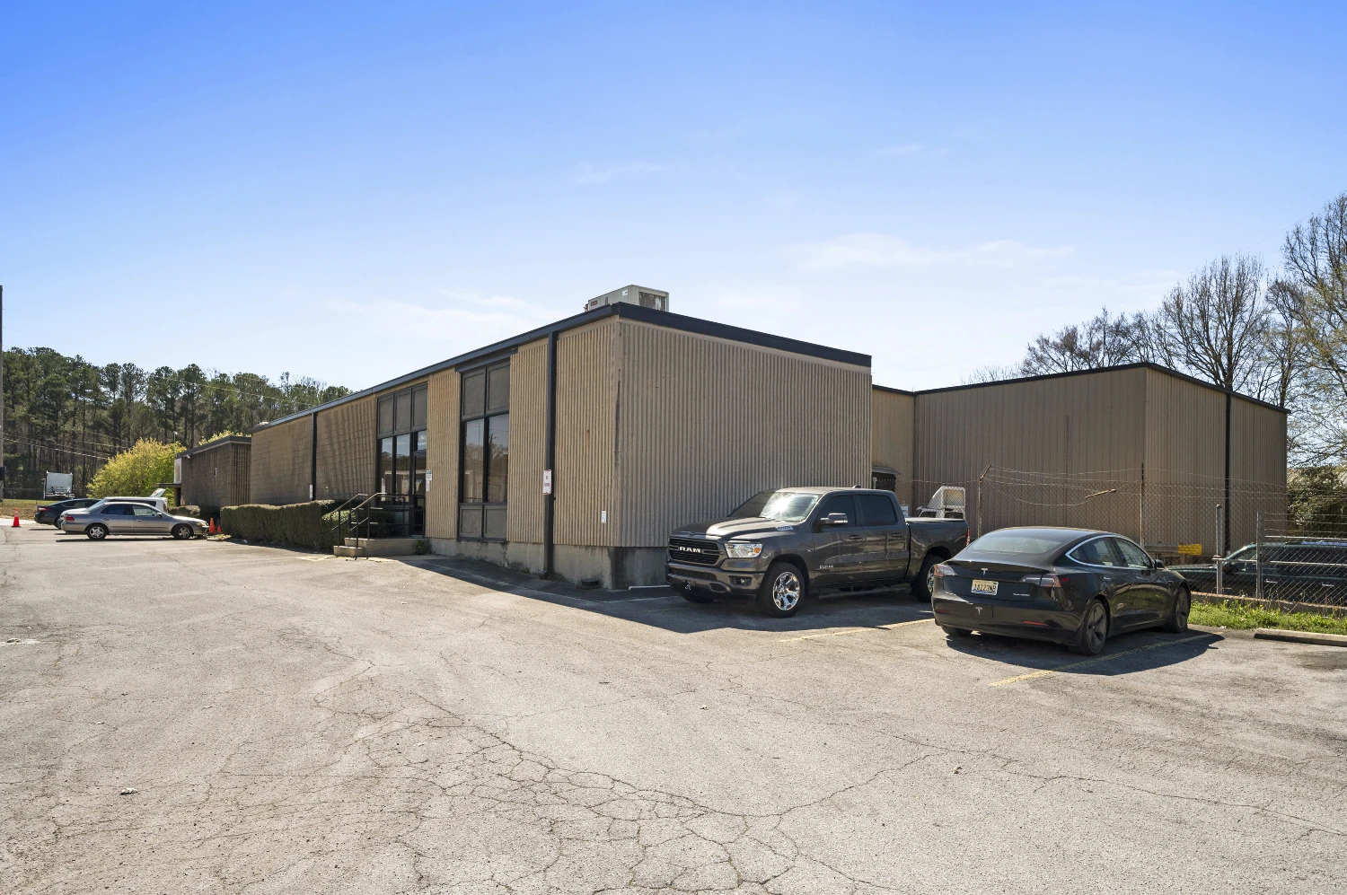 SALE LEASEBACK - 23,598sf Food Distribution Facility