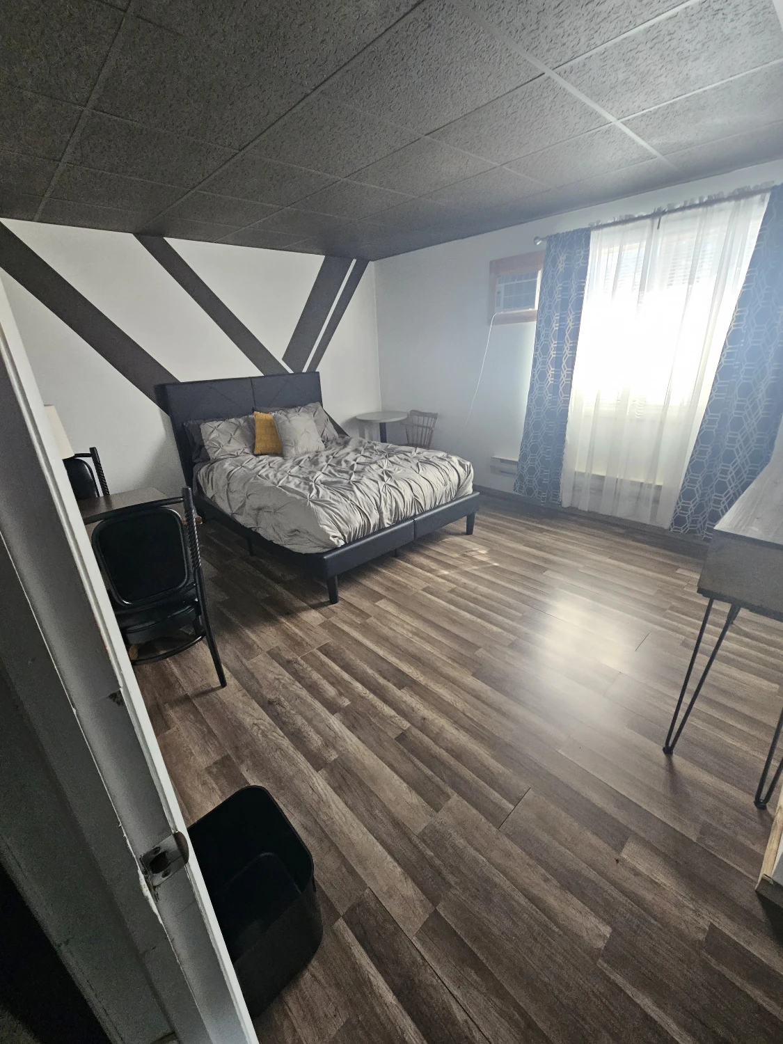 Turn-Key Restaurant, Event Venue & 6-Unit Inn