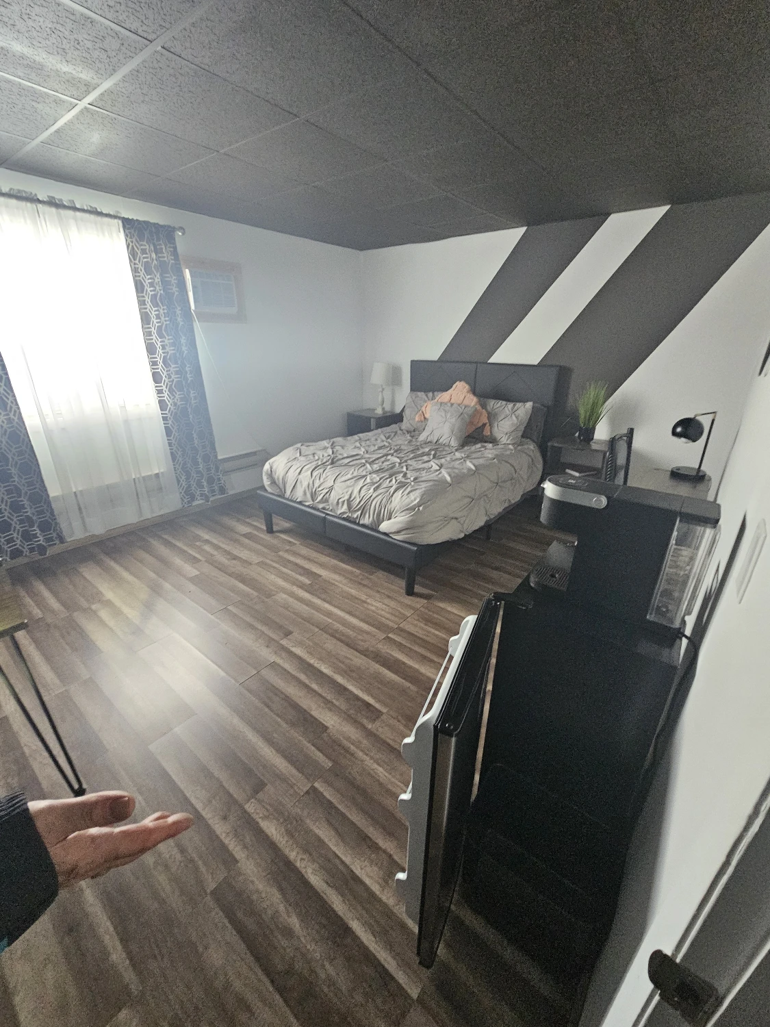 Turn-Key Restaurant, Event Venue & 6-Unit Inn