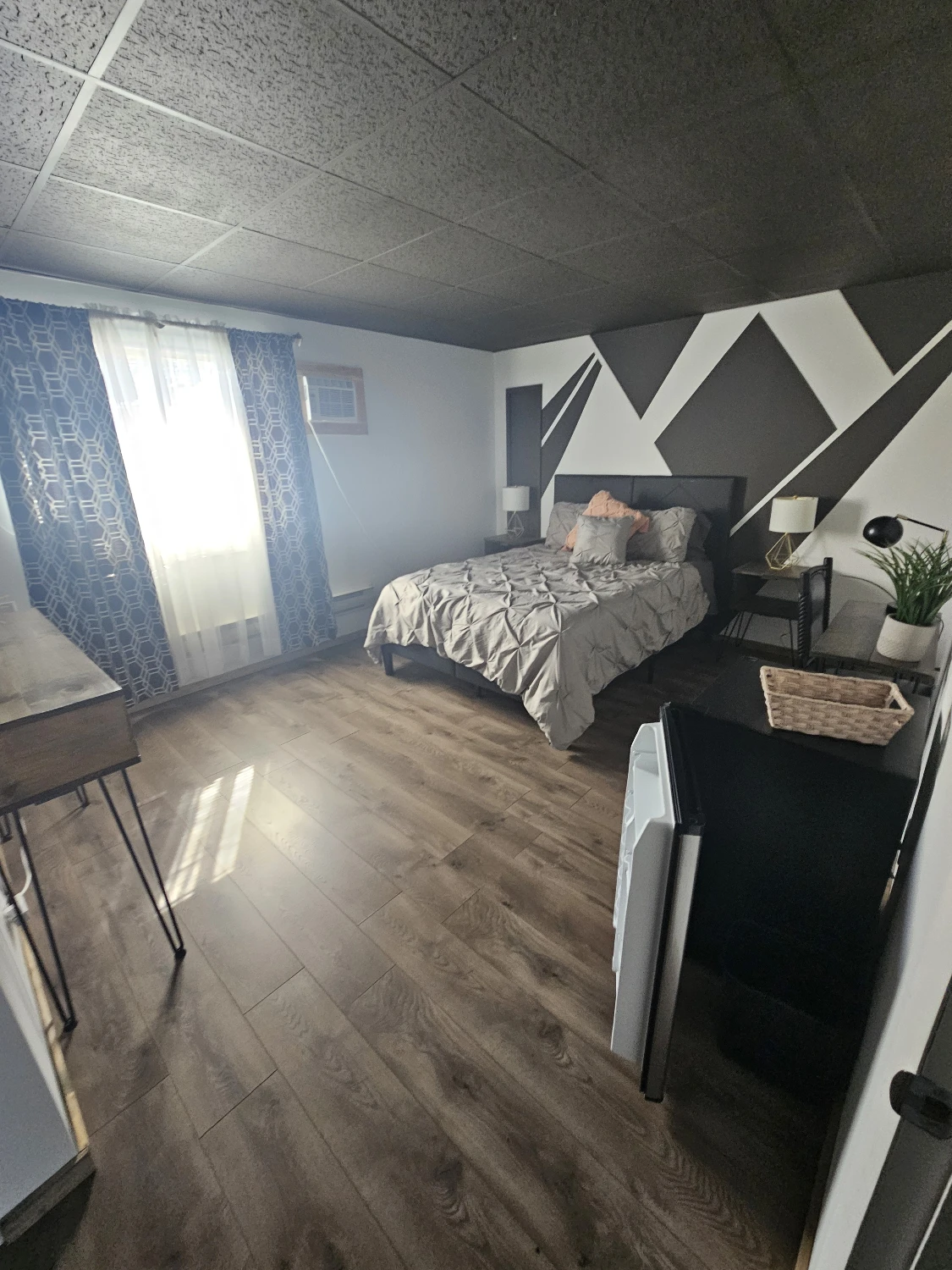 Turn-Key Restaurant, Event Venue & 6-Unit Inn