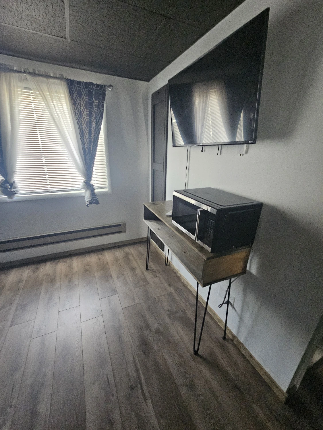Turn-Key Restaurant, Event Venue & 6-Unit Inn