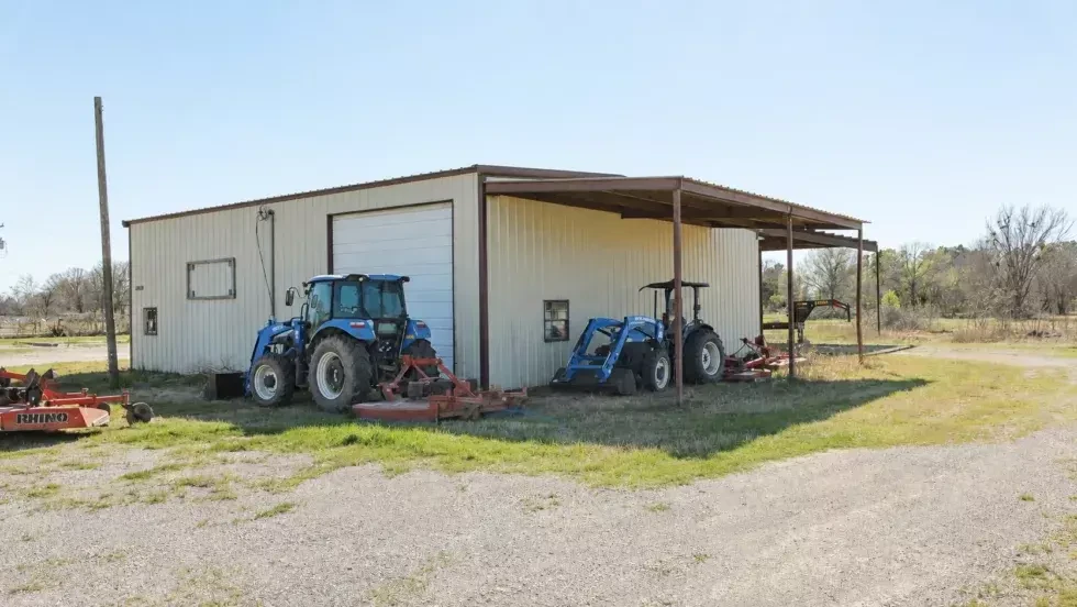 3552 S State Highway 19 - 5 AC in Emory for Investor or Owner/User