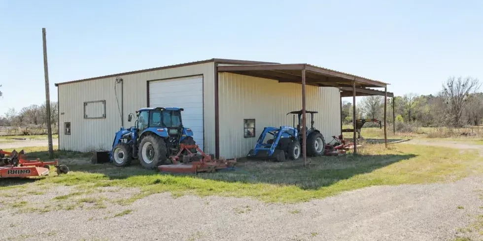 3552 S State Highway 19 - 5 AC in Emory for Investor or Owner/User
