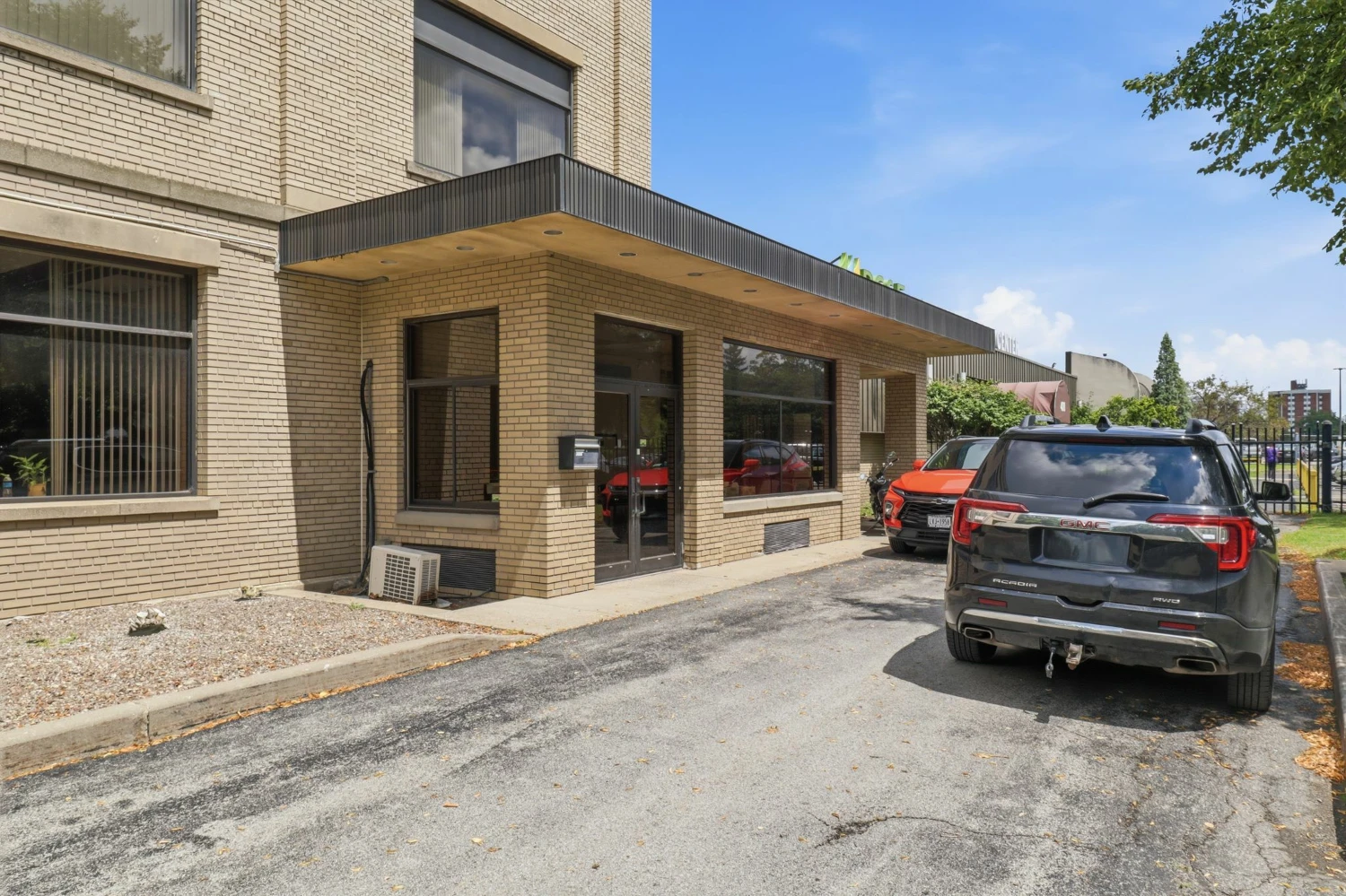 400 West Ave