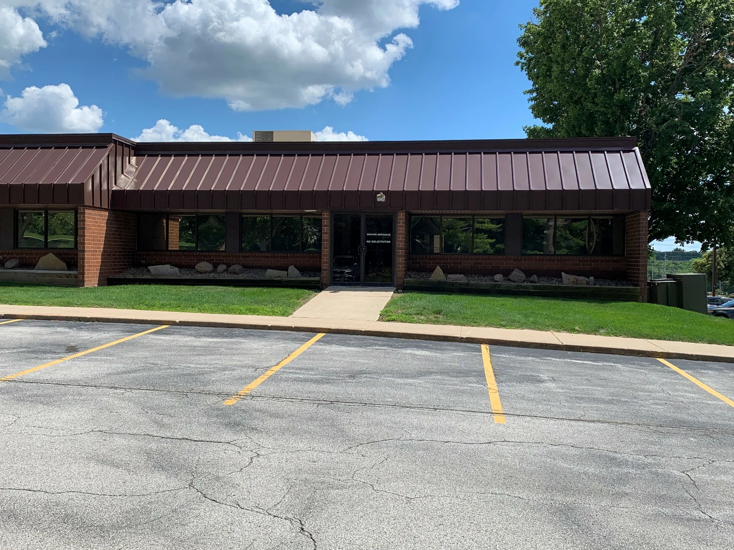 8515 Douglas Avenue, Urbandale, IA for sale