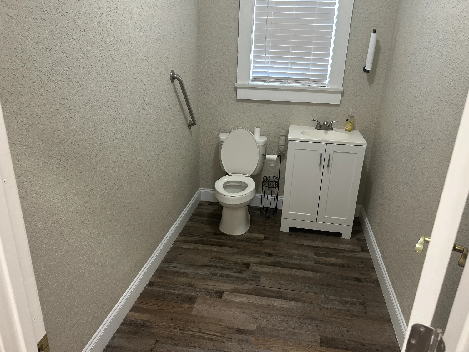 Day Spa Hair Salon with excess land